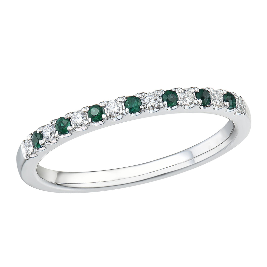 Novell Global - Emerald and Diamond Ring