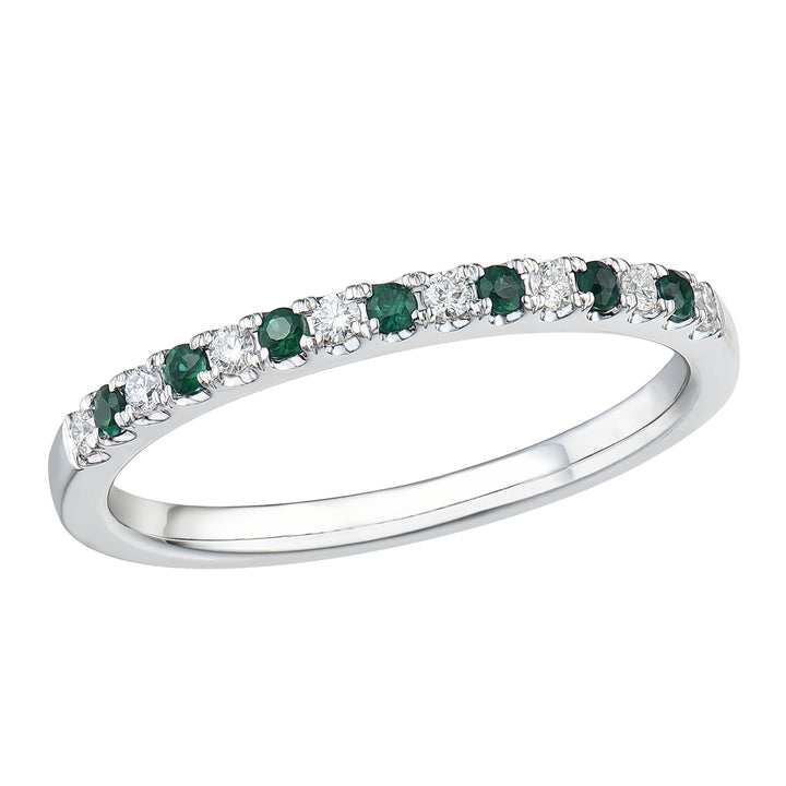 Novell Global - Emerald and Diamond Ring
