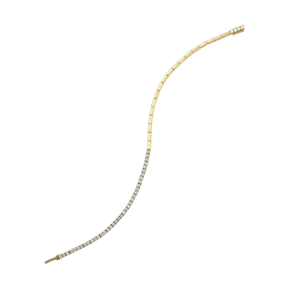 This exquisite yellow gold bracelet merges classic design with a touch of modernity. Seamlessly connecting polished links with a row of radiant diamonds,  it shimmers with unmatched charm.