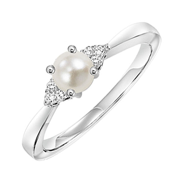 10Kt White Gold Diamond 1/20Ctw & Pearl 7/8Ctw Ring