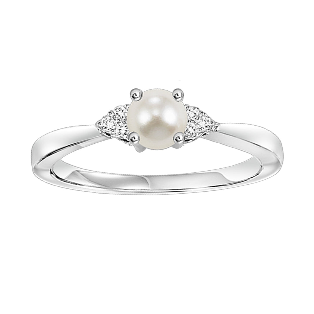 10Kt White Gold Diamond 1/25Ctw & Pearl Ring