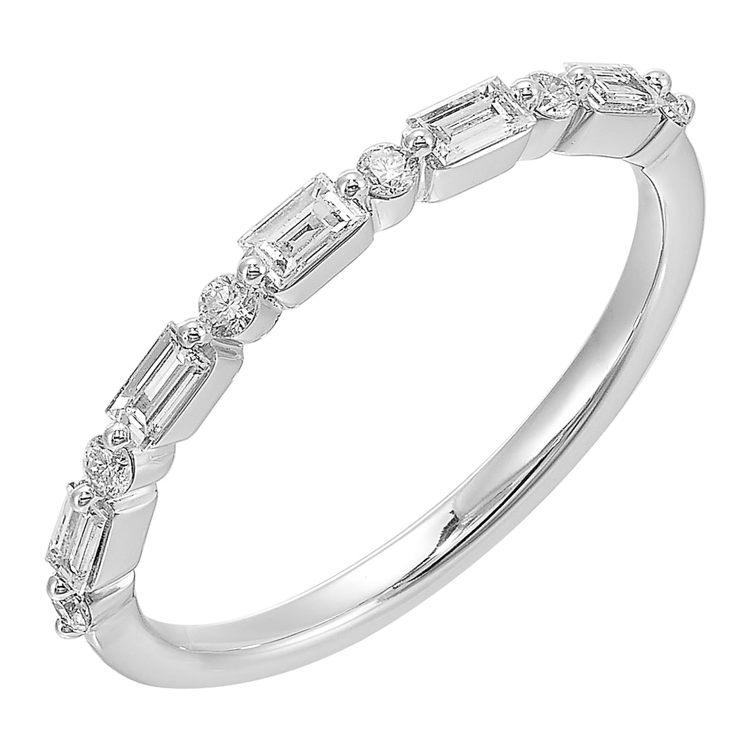 Baguettes and round diamonds dance in a dazzling duet around this band, set half the way around with comfort fit inside.